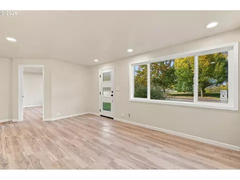 Living - 2845 Hilyard St, Eugene, OR 97405 photo 6 of 9