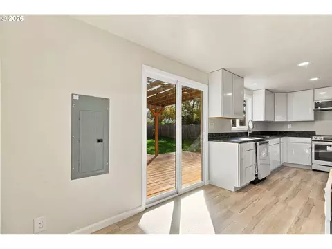 Kitchen - 2845 Hilyard St, Eugene, OR 97405 photo 5 of 7
