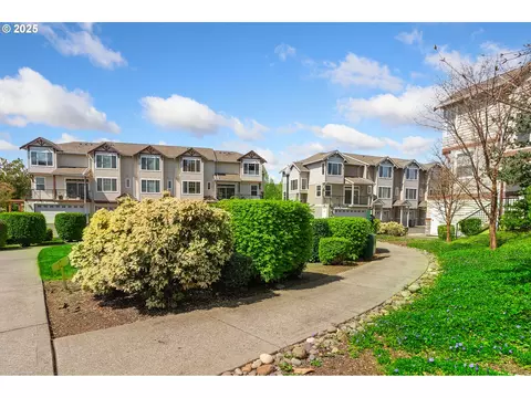 726 NW 118th Ave #102, Portland, OR 97229