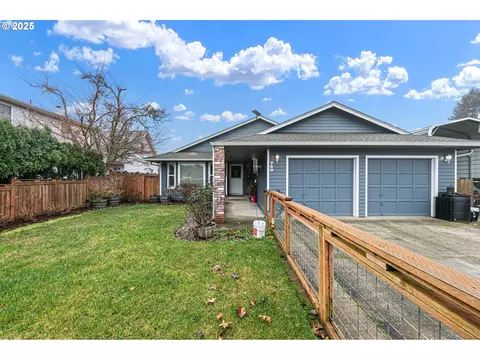 750 68th St, Springfield, OR 97478