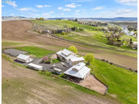 71687 SW Lake Dr, Pendleton, OR 97801