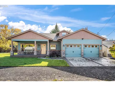 818 E Sierra Vista Dr, Newberg, OR 97132