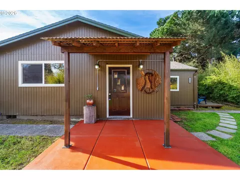 7070 NE 7th Pl, Portland, OR 97211