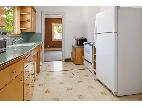 Kitchen - 16990 SE Foster Rd, Gresham, OR 97080 photo 2 of 2