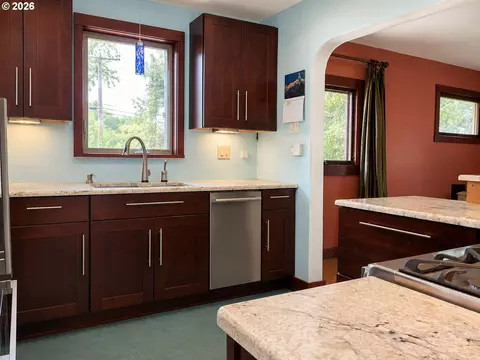 1387 Arthur St, Eugene, OR 97402 photo 8