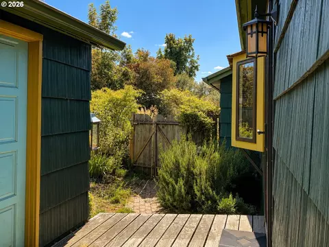 1387 Arthur St, Eugene, OR 97402 photo 14