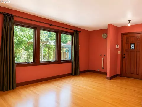 1387 Arthur St, Eugene, OR 97402 photo 3