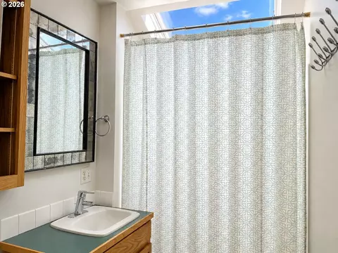 1387 Arthur St, Eugene, OR 97402 photo 12