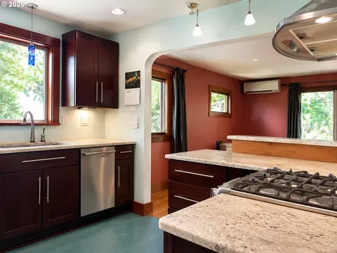 1387 Arthur St, Eugene, OR 97402 photo 7