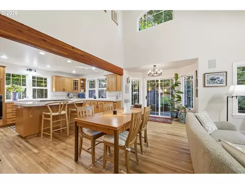 Dining - 5260 Overbrook Ln, Eugene, OR 97405 photo 1 of 1