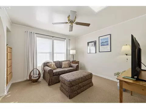 Bedroom - 5260 Overbrook Ln, Eugene, OR 97405 photo 3 of 4