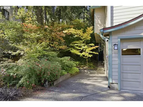 Exterior - 5260 Overbrook Ln, Eugene, OR 97405 photo 9 of 11