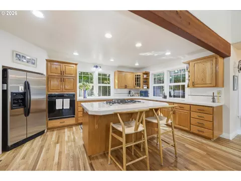 Kitchen - 5260 Overbrook Ln, Eugene, OR 97405 photo 4 of 7