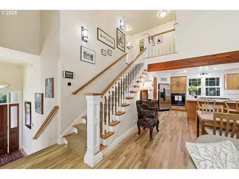 Entry Way - 5260 Overbrook Ln, Eugene, OR 97405 photo 2 of 3