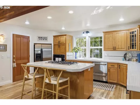 Kitchen - 5260 Overbrook Ln, Eugene, OR 97405 photo 3 of 7
