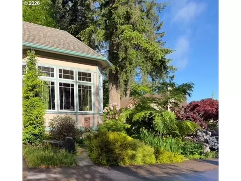 Exterior - 5260 Overbrook Ln, Eugene, OR 97405 photo 2 of 11
