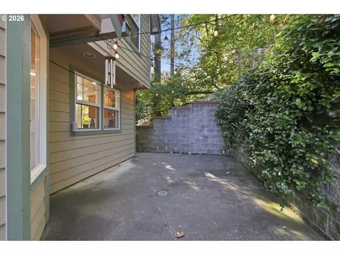 Exterior - 5260 Overbrook Ln, Eugene, OR 97405 photo 6 of 11