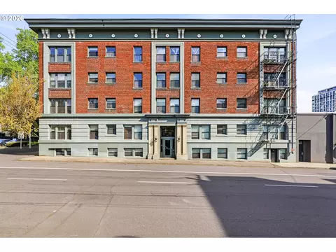 1631 NW Everett St #202, Portland, OR 97209