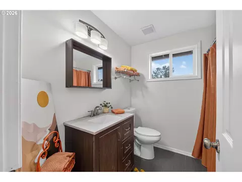 Bath - 2343 SE Williams Dr, Gresham, OR 97080 photo 3 of 3