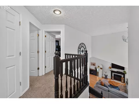 Entry Way - 2343 SE Williams Dr, Gresham, OR 97080 photo 4 of 4