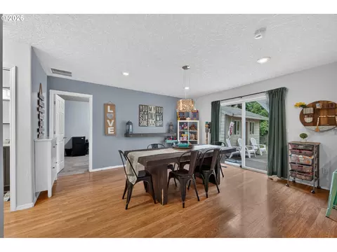 Dining - 2343 SE Williams Dr, Gresham, OR 97080 photo 2 of 2