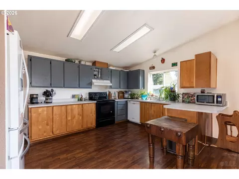 76654 Heath Rd, Rainier, OR 97048 photo 4