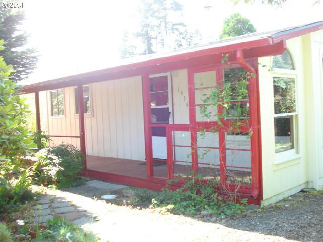 1996 17th St, Florence, OR 97439 photo 1