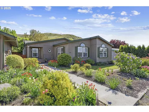 2410 E 18th St, The Dalles, OR 97058