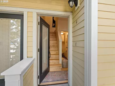 2372 NW Glisan St #4, Portland, OR 97210