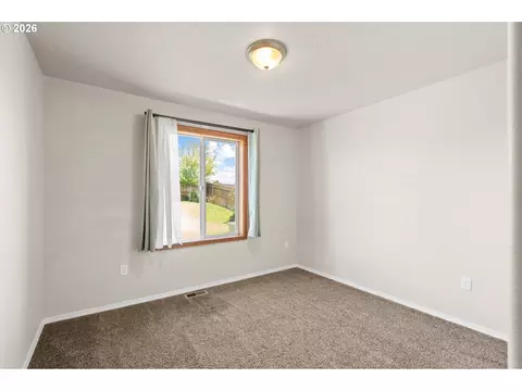 Bedroom - 122 Falcon Ct, Boardman, OR 97818 photo 5 of 6