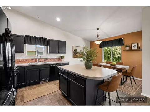 Kitchen - 122 Falcon Ct, Boardman, OR 97818 photo 5 of 7