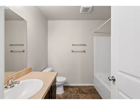 Bath - 122 Falcon Ct, Boardman, OR 97818 photo 2 of 2
