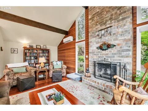 Living - 2877 Timberline Dr, Eugene, OR 97405 photo 4 of 5