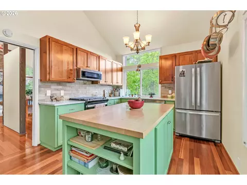 Kitchen - 2877 Timberline Dr, Eugene, OR 97405 photo 3 of 6
