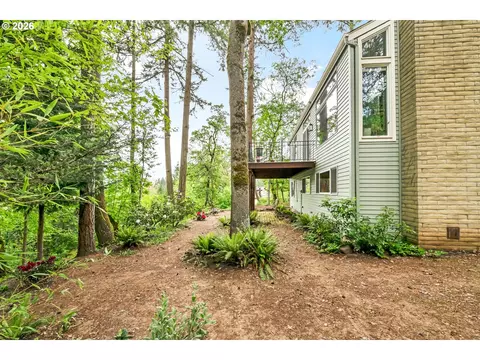 Exterior - 2877 Timberline Dr, Eugene, OR 97405 photo 5 of 10