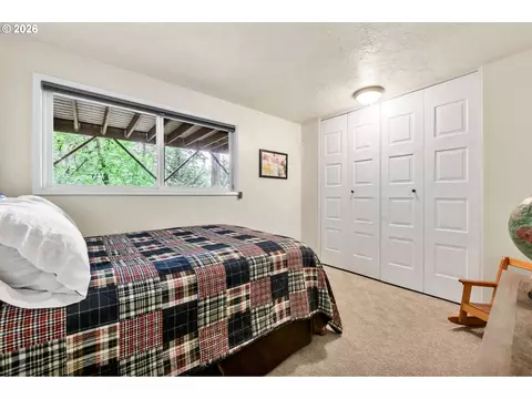 Bedroom - 2877 Timberline Dr, Eugene, OR 97405 photo 3 of 5