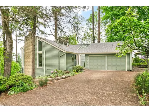 2877 Timberline Dr, Eugene, OR 97405
