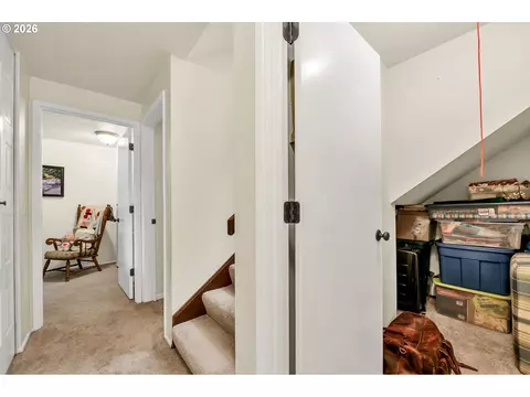Entry Way - 2877 Timberline Dr, Eugene, OR 97405 photo 2 of 2