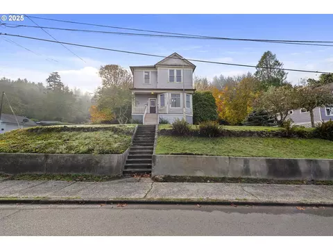 3393 Harrison Ave, Astoria, OR 97103