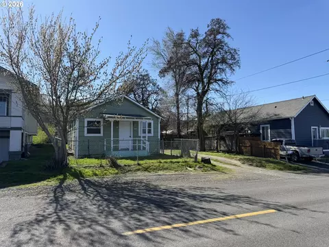 2406 E 10th St, The Dalles, OR 97058