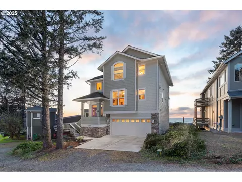 45 NW Harney St, Depoe Bay, OR 97341