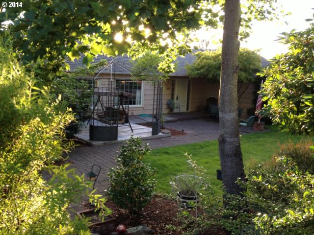 664 Sunset Dr, Springfield, OR 97477 photo 1