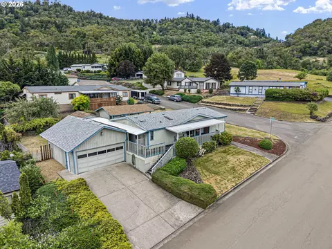 3626 NW Broad St, Roseburg, OR 97471