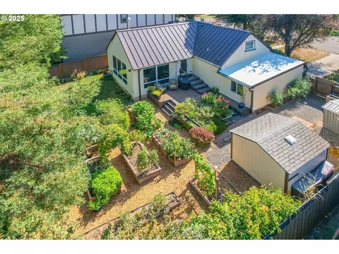 3105 SW Idaho St, Portland, OR 97239