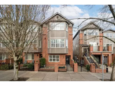 2357 NW Quimby St, Portland, OR 97210
