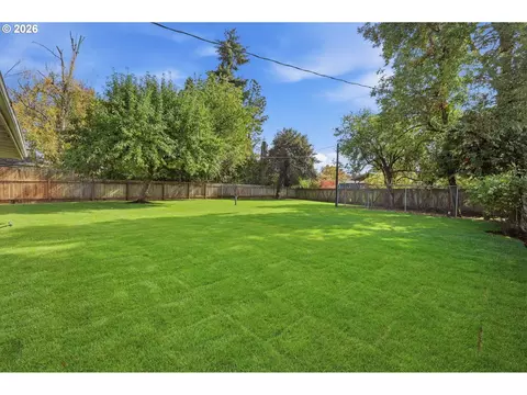Exterior - 1682 Larkspur Loop, Eugene, OR 97401 photo 3 of 8