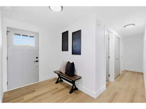 Entry Way - 1682 Larkspur Loop, Eugene, OR 97401 photo 1 of 2