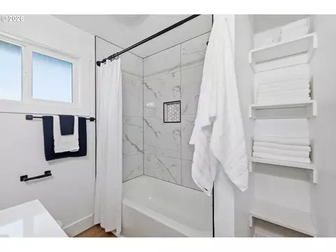 Bath - 1682 Larkspur Loop, Eugene, OR 97401 photo 2 of 2