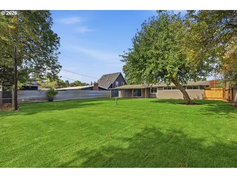 Exterior - 1682 Larkspur Loop, Eugene, OR 97401 photo 6 of 8