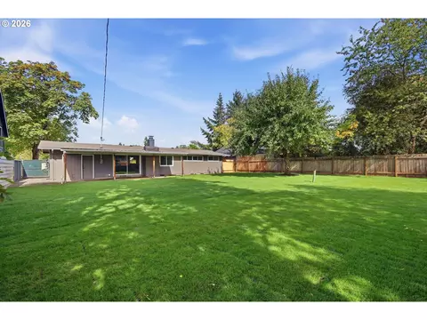 Exterior - 1682 Larkspur Loop, Eugene, OR 97401 photo 5 of 8